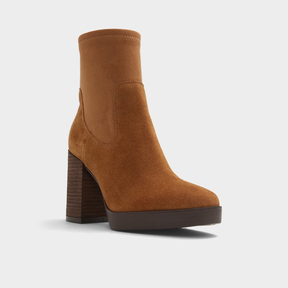Elegant Tan Suede Ankle Boots
